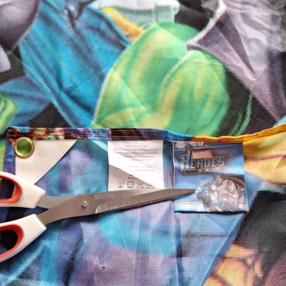 Marvel Heroes Tapestry - Picture 6 of 6